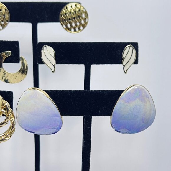 Vintage Lot of 5 Gold Tone Pierced Earrings (5625) - Picture 4 of 7